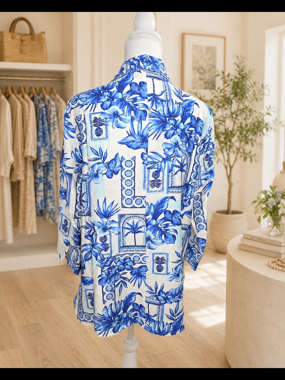 Unique Spectrum by Mille Gabrielle Blue Tropical Print Tunic Top, size M, NWT - Picture 3 of 10